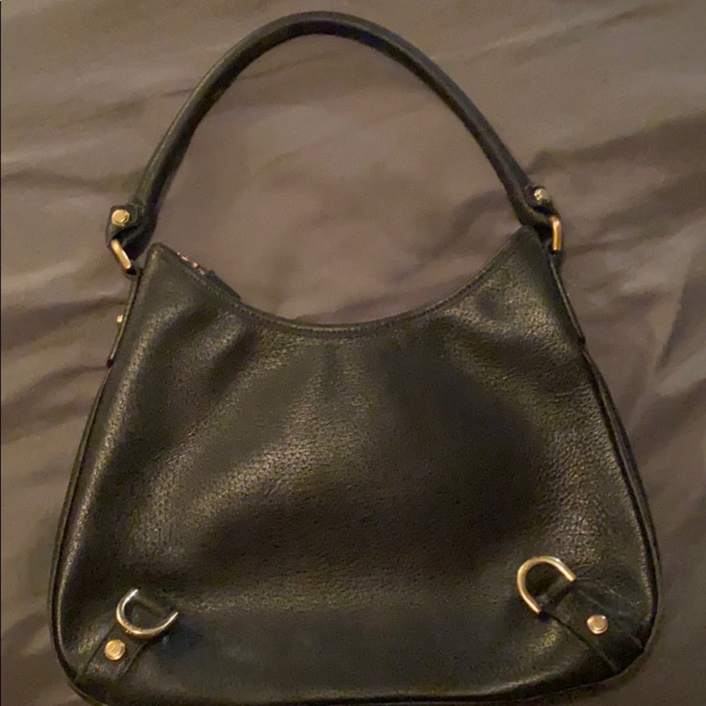 Black Gucci handbag **** MAKE AN OFFER**** - Picture 2 of 7